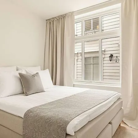 Old Town Modern 2br *