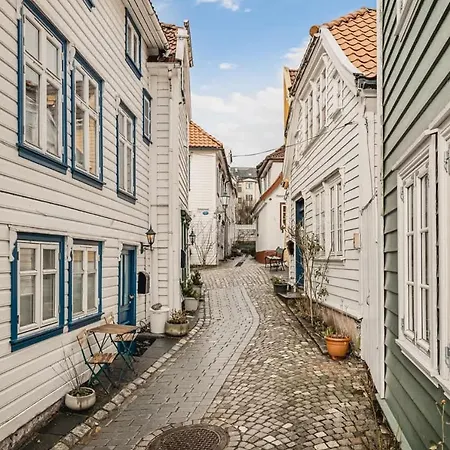 Old Town Modern 2br *
