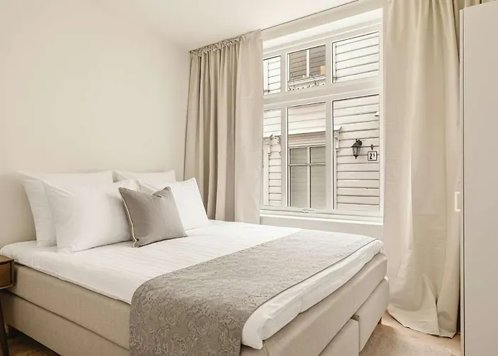 Old Town Modern 2br *