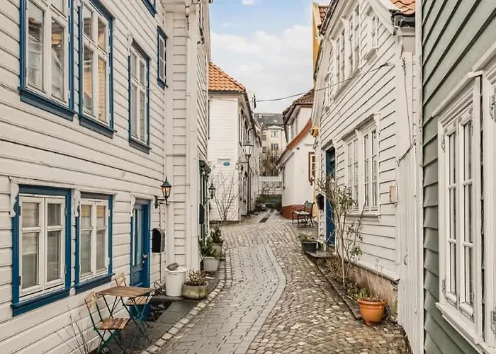 Old Town Modern 2br *